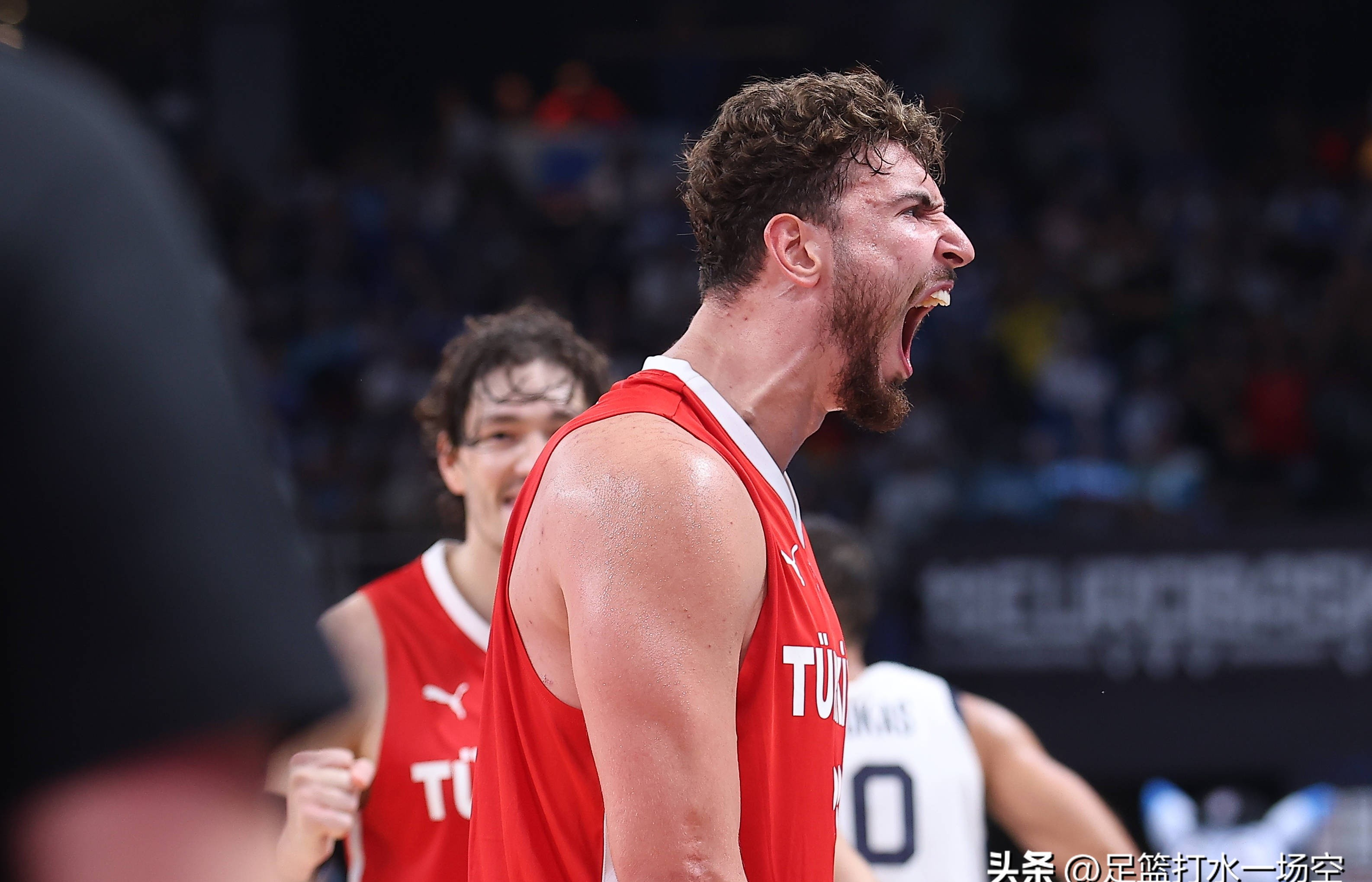 C7娱乐官方网站-莱昂纳德状态回暖，助力球队迎来胜利的简单介绍