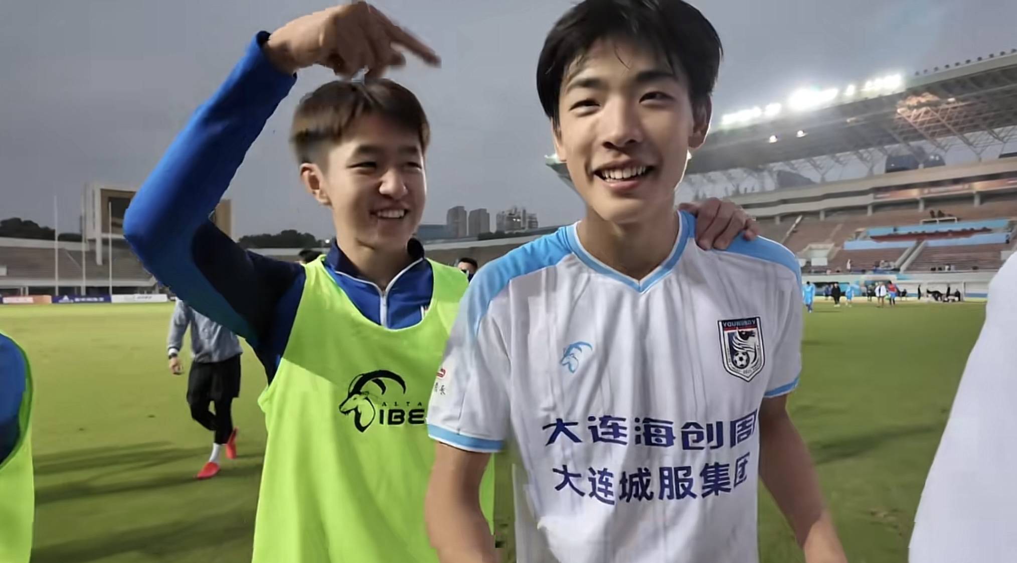 C7娱乐-包含勇往直前，大连人和锁定冲超资格的词条